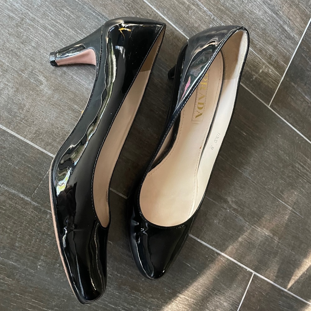 Prada classic patent pumps size 39